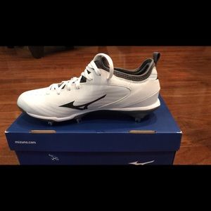 Baseball cleats